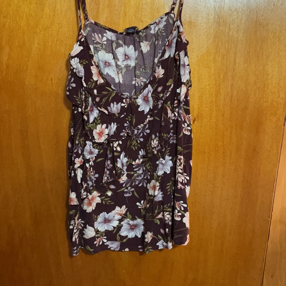 Low cut top - Picture 2 of 2